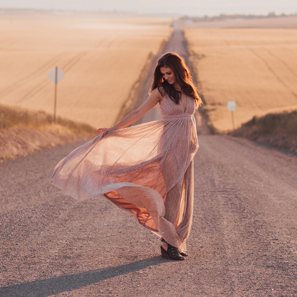 Gorgeous plunge tulle dress